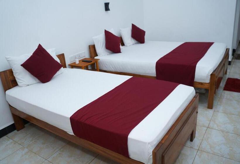 فندق Theevanni Resort