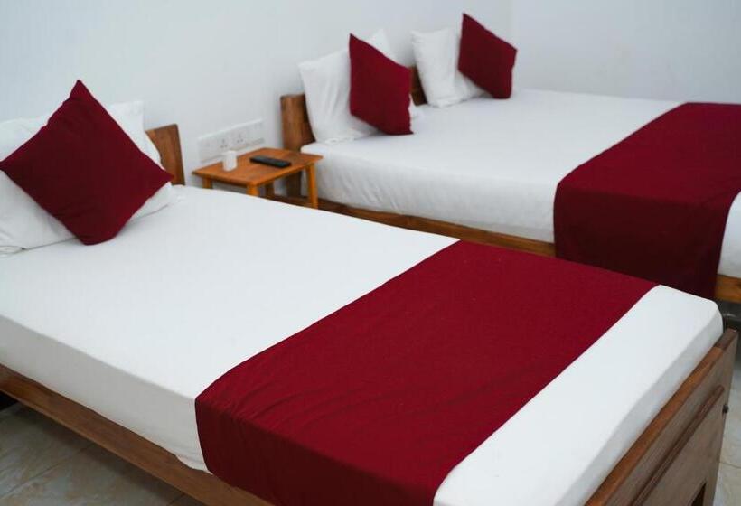 فندق Theevanni Resort