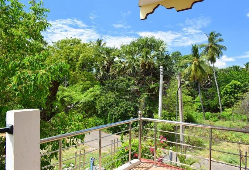 فندق Theevanni Resort