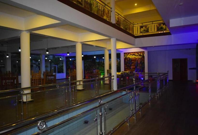 فندق Theevanni Resort