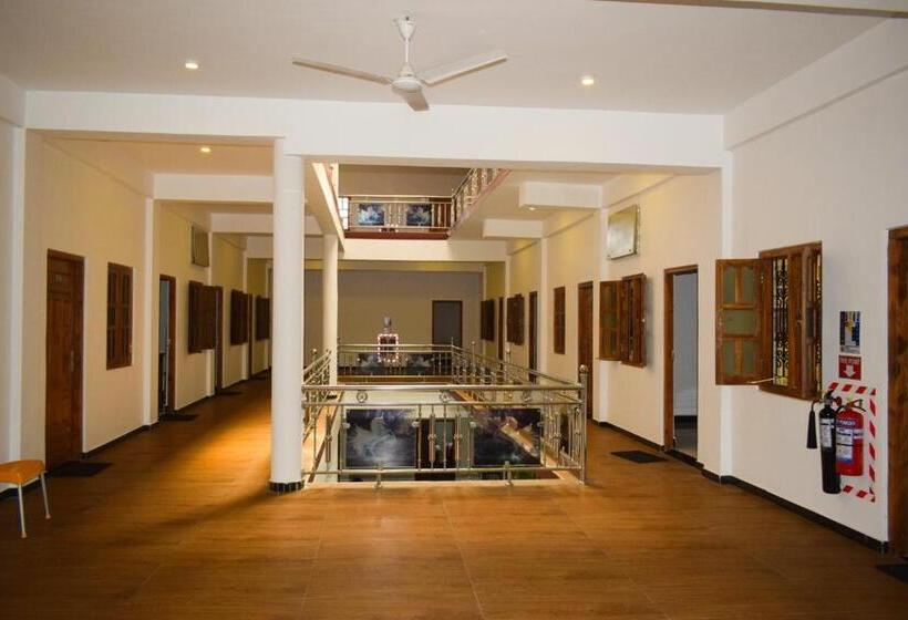 فندق Theevanni Resort