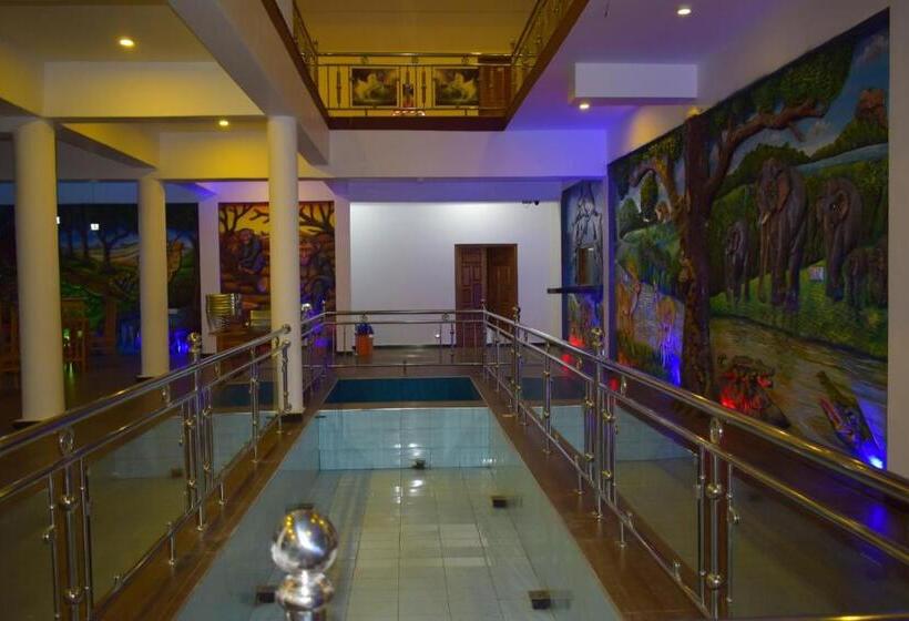 فندق Theevanni Resort