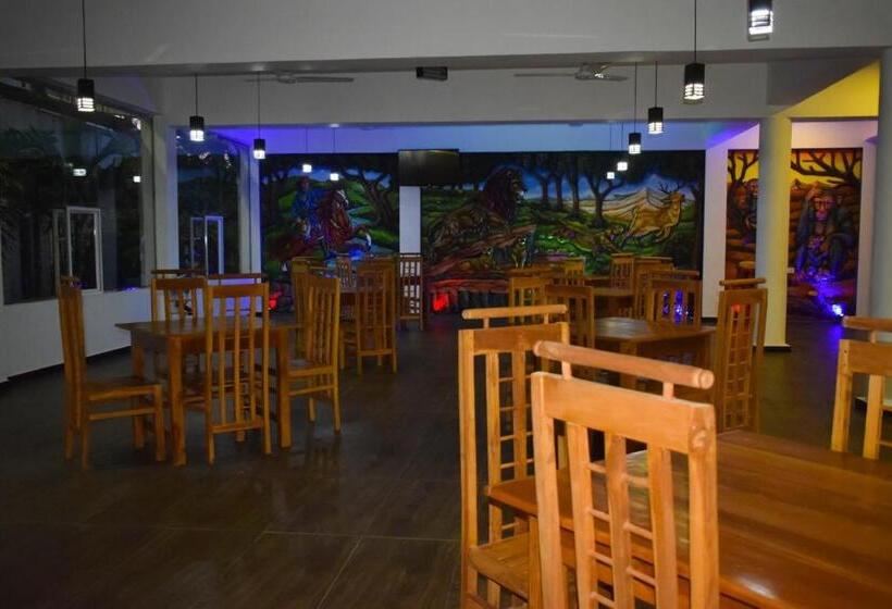 فندق Theevanni Resort