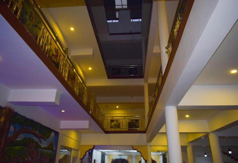 فندق Theevanni Resort