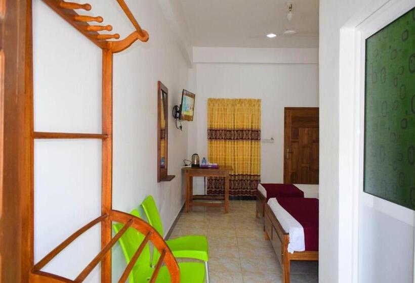 فندق Theevanni Resort