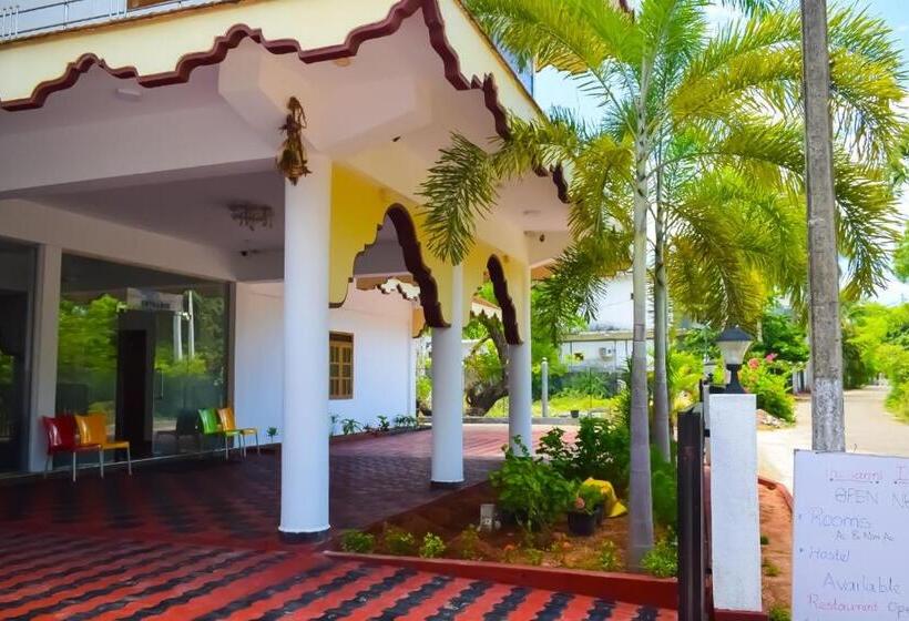 فندق Theevanni Resort