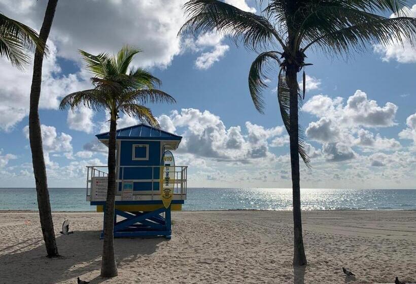 בית מלון כפרי Tiana Beach Inn