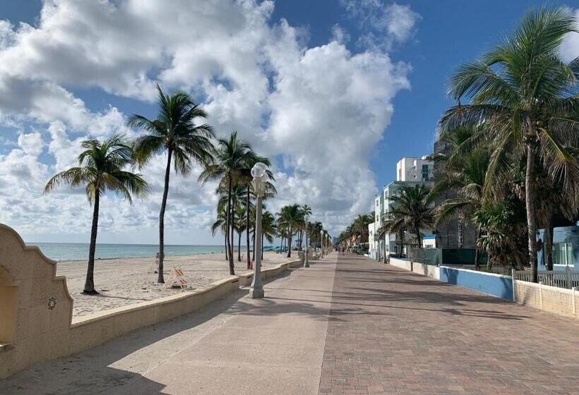 בית מלון כפרי Tiana Beach Inn