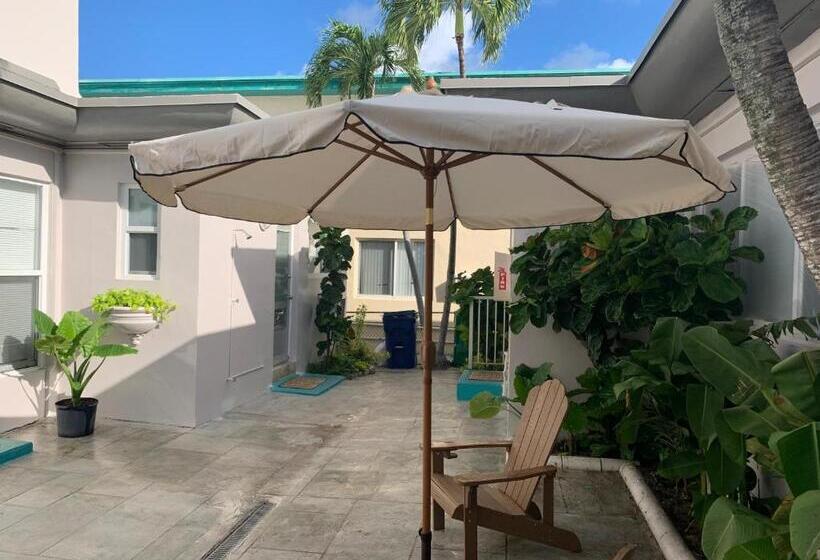 בית מלון כפרי Tiana Beach Inn