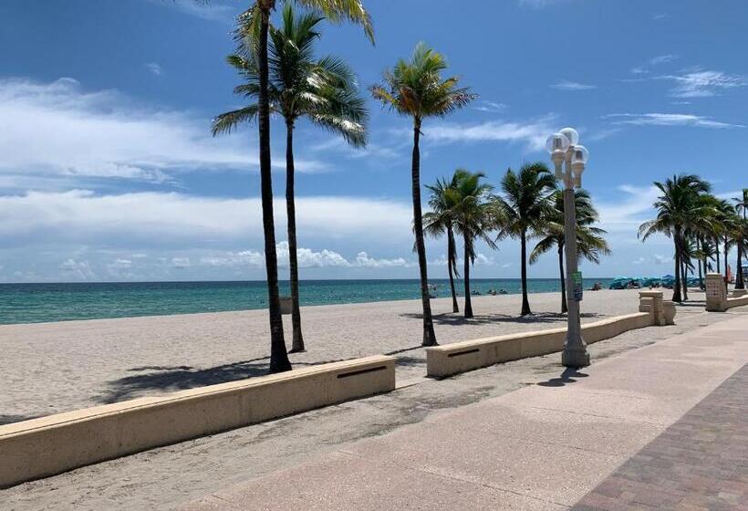 Отель Tiana Beach Inn