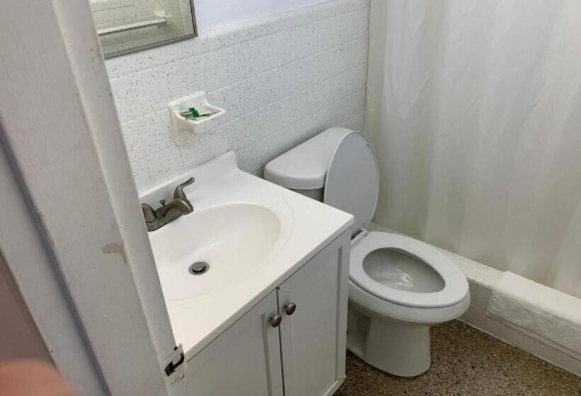 בית מלון כפרי Tiana Beach Inn