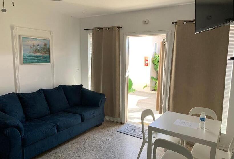 Отель Tiana Beach Inn