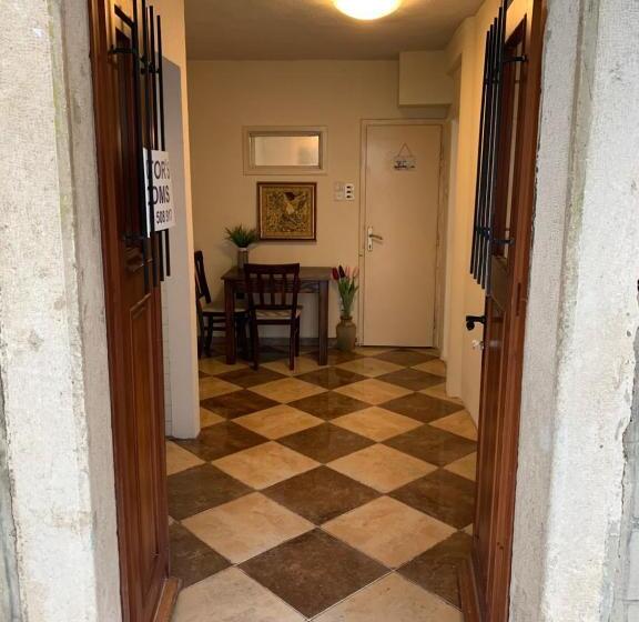 پانسیون Viktor Rooms