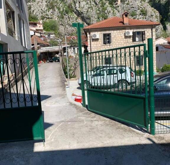 پانسیون Viktor Rooms