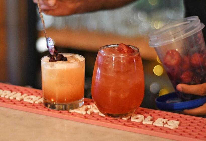 هتل Socialtel Bariloche   Formerly Selina Bariloche