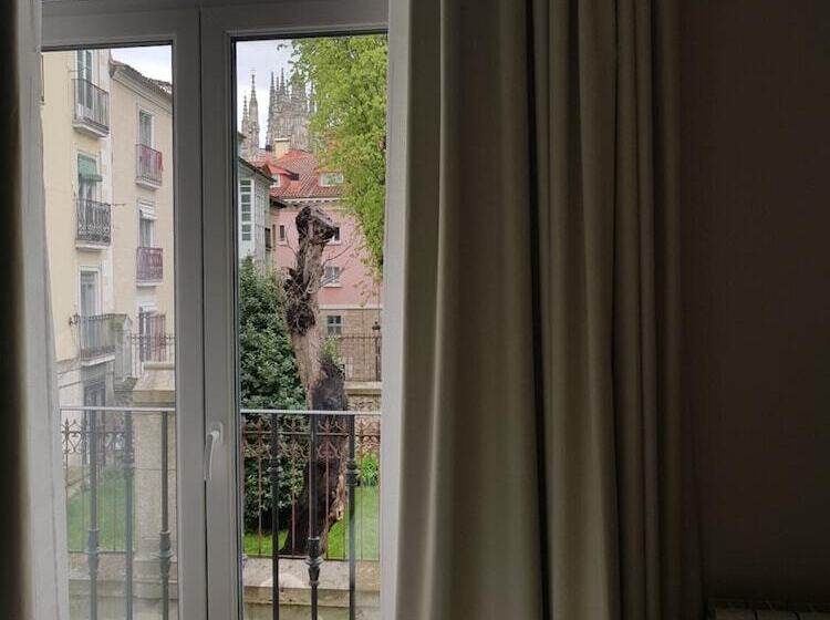 پانسیون Art Burgos