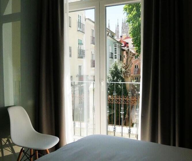 پانسیون Art Burgos