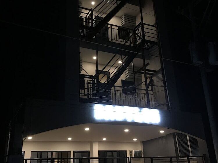 پانسیون Babylon Oslob Coast Guesthouse