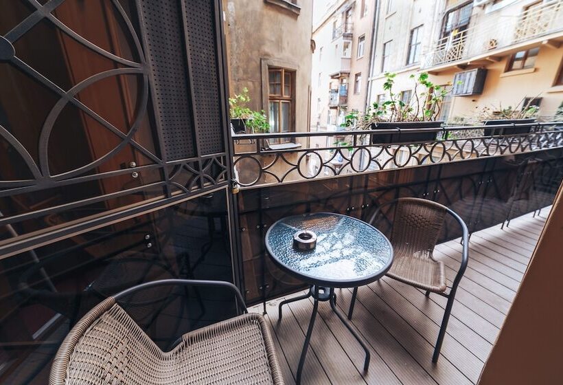 Cities Gallery Apart