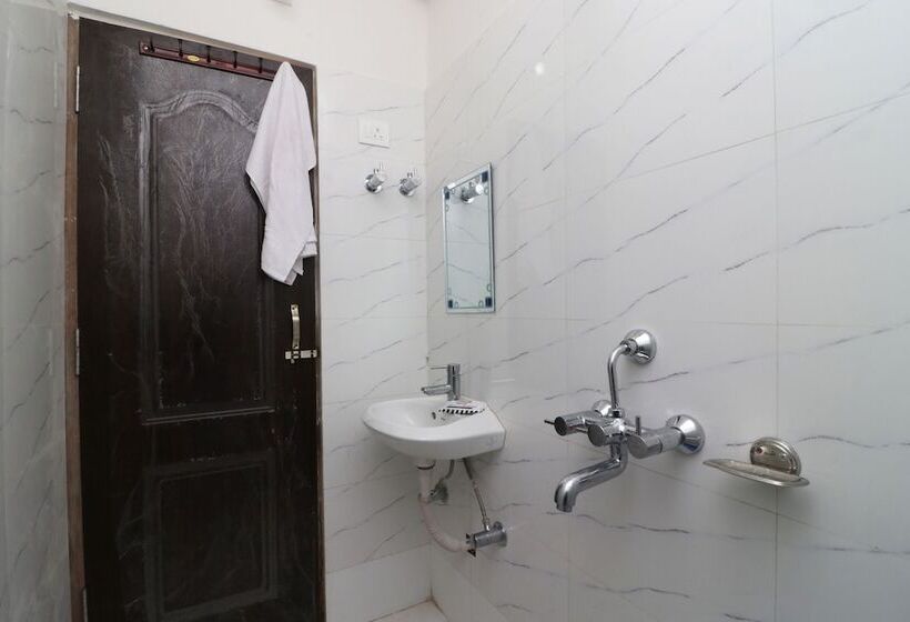 Отель Oyo 29202 Sunny International