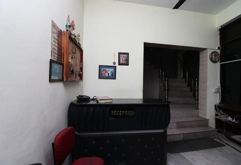 Отель Oyo 29202 Sunny International