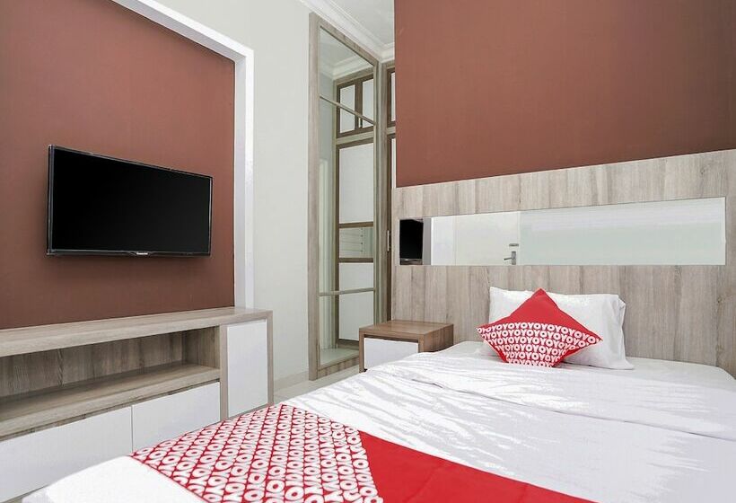 בית מלון כפרי Oyo 747 Cipunegara Residence