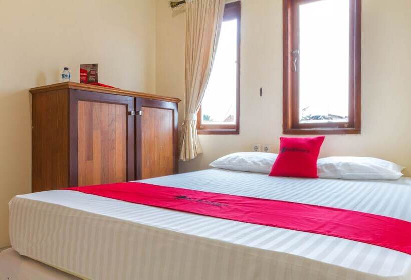 Отель Reddoorz Near Pasar Pagi Cirebon 2