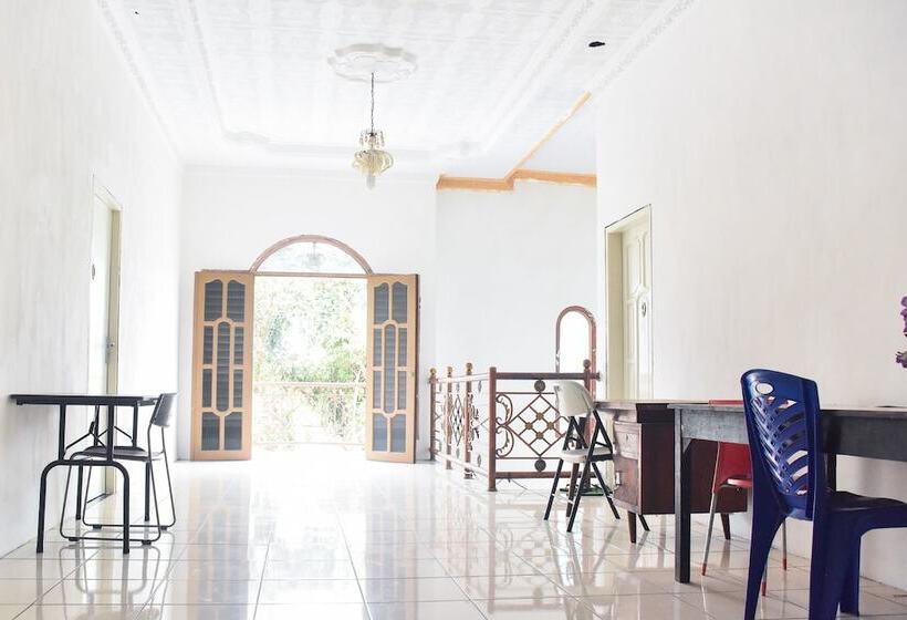 酒店 Reddoorz Near Sultan Hasanuddin Airport 2