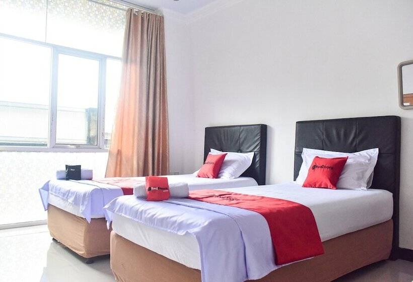酒店 Reddoorz Near Sultan Hasanuddin Airport 2