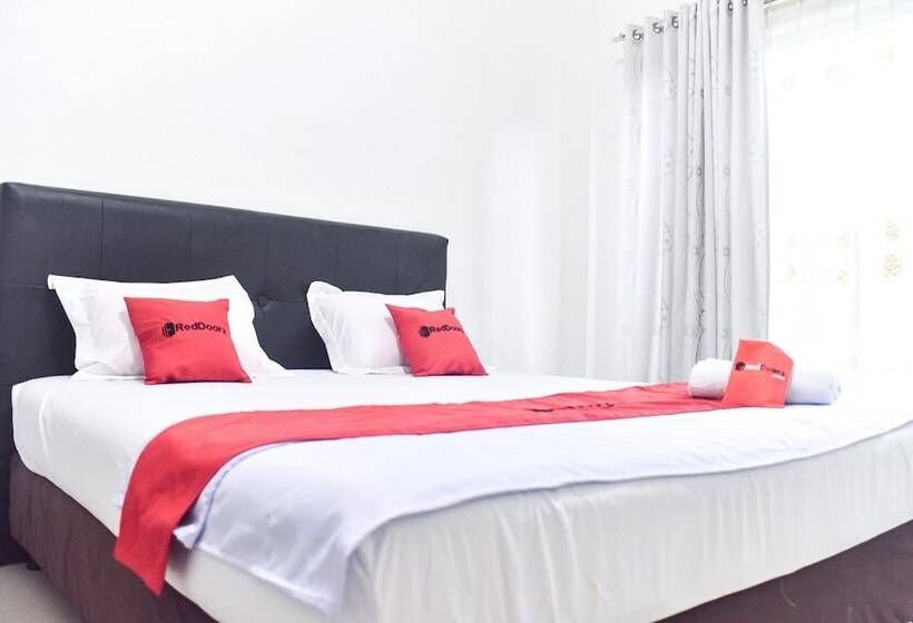 酒店 Reddoorz Near Sultan Hasanuddin Airport 2