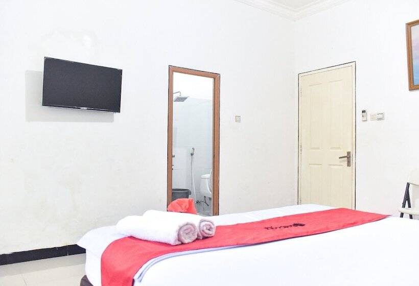 هتل Reddoorz Near Sultan Hasanuddin Airport 2