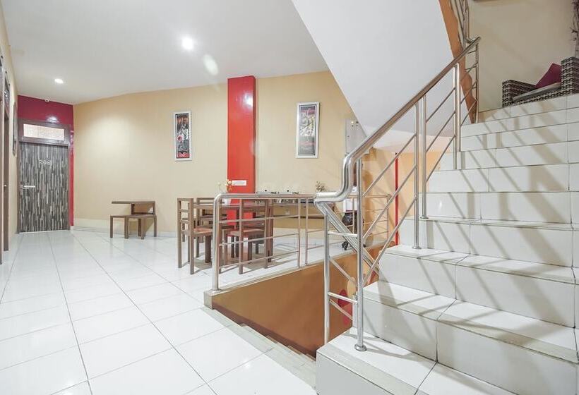 Пансион Reddoorz Plus @ Hertasning Area