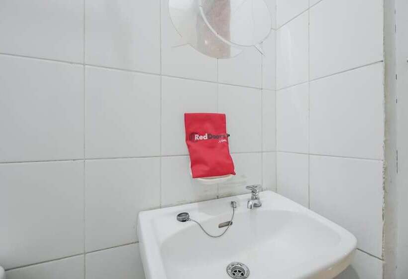 Пансион Reddoorz Plus @ Hertasning Area