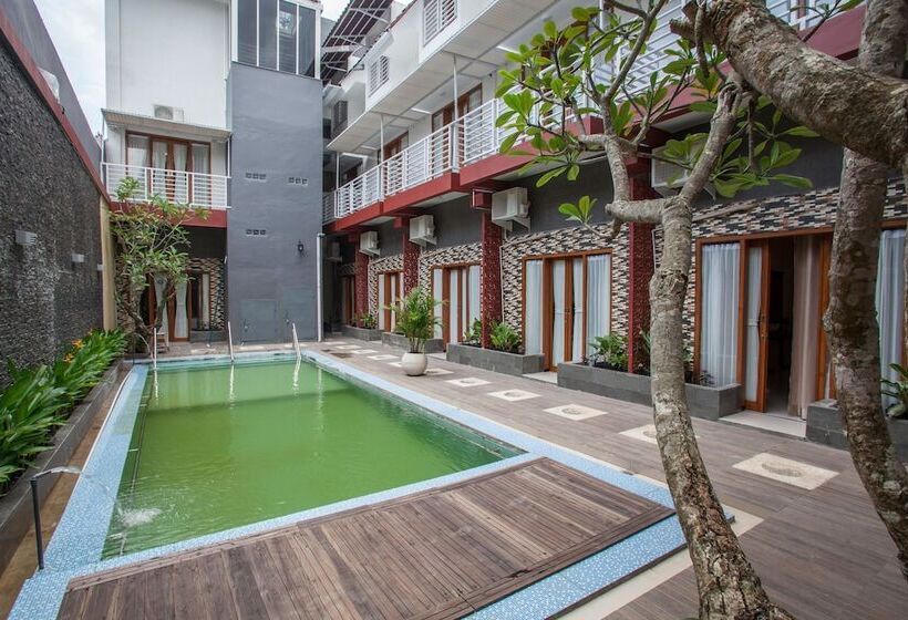 پانسیون Reddoorz Premium @ Jalan Cengkeh Malang