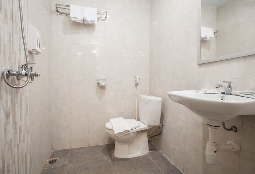 膳宿费 Reddoorz Premium @ Jalan Cengkeh Malang