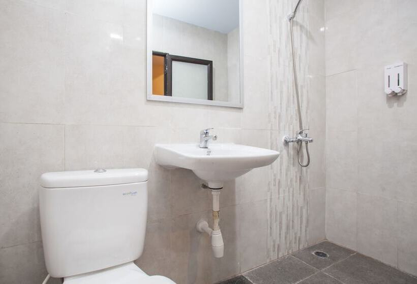 膳宿费 Reddoorz Premium @ Jalan Cengkeh Malang