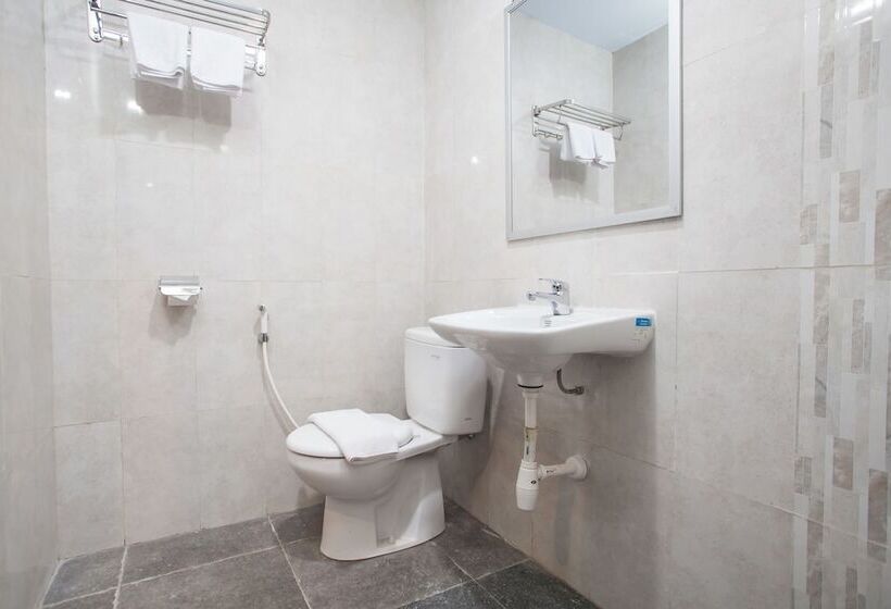 膳宿费 Reddoorz Premium @ Jalan Cengkeh Malang