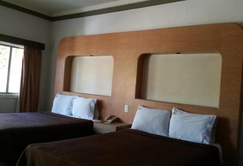 Отель Azteca Inn