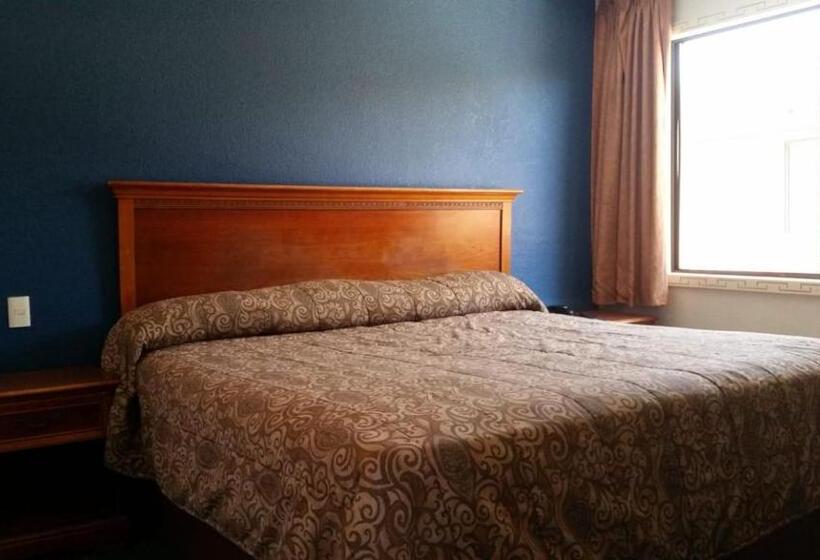 Отель Azteca Inn