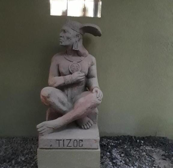 Отель Azteca Inn