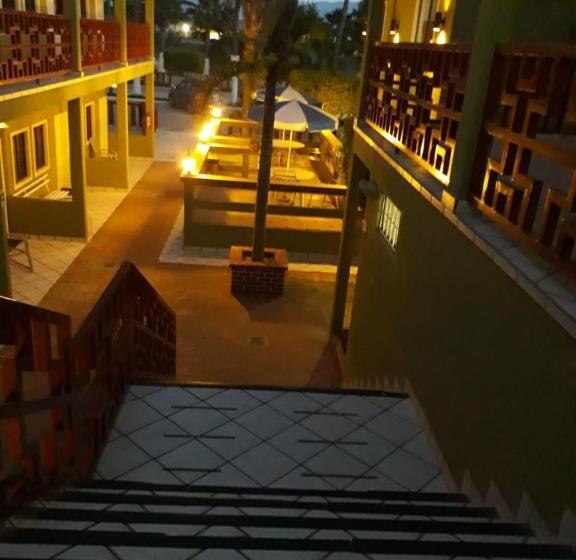 Отель Azteca Inn