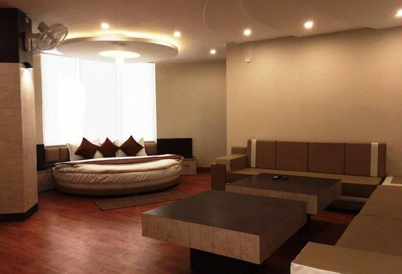 בית מלון כפרי K3 Club Residency