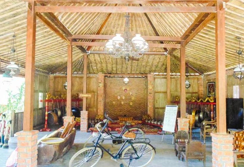 酒店 Pendopo 45 Resort