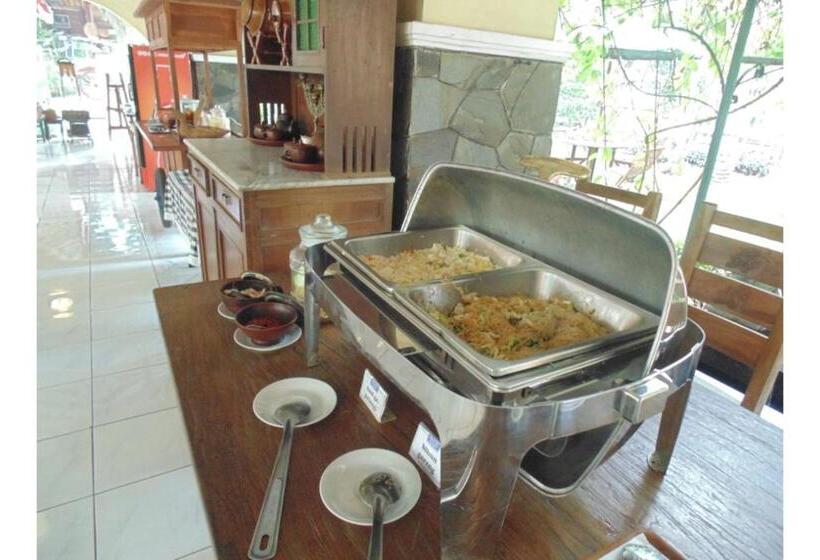 酒店 Pendopo 45 Resort