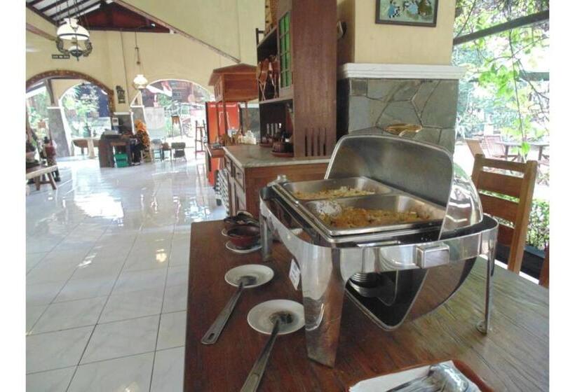 酒店 Pendopo 45 Resort