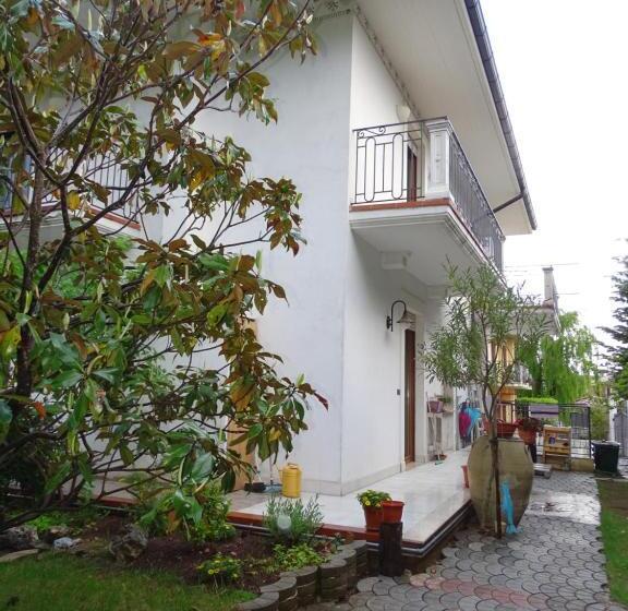 تختخواب و صبحانه Villa Biancofiore