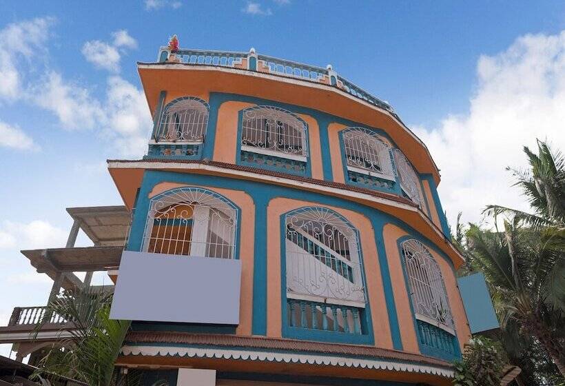 호텔 Oyo 3400 Waves 18