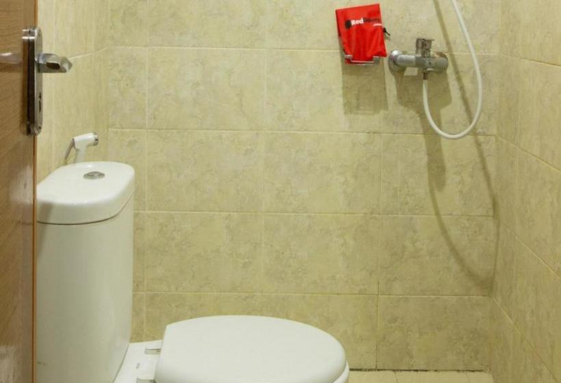 Отель Reddoorz Near Goa Panggung