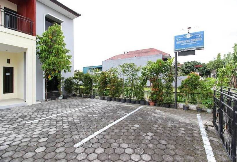 펜션 Reddoorz Near Rumah Sakit Condong Catur