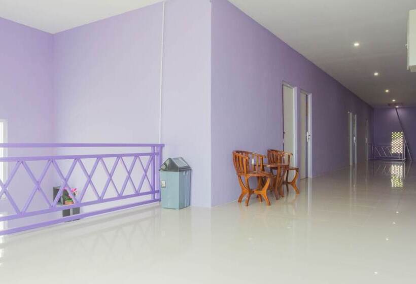 Пансион Reddoorz Plus @ Tuparev Cirebon 2